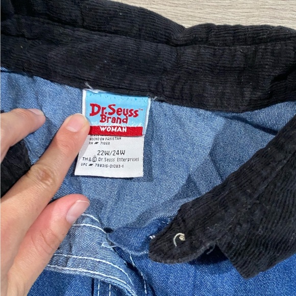 Dr. Seuss He’s Mean &‎ Green Grinch Denim Vintage Button Down - Picture 4 of 5